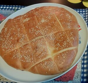 Fladenbrot goldbraun gebacken - frisch aus dem Ofen